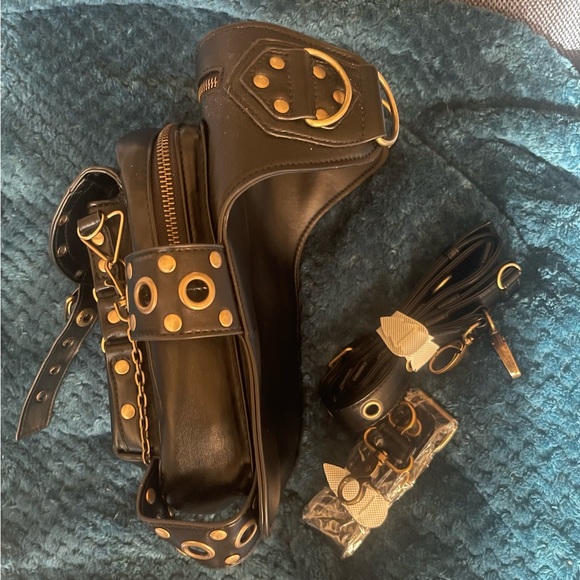 Black Leather hip bag in steampunk style. 2 belts for waist and thigh included - Picture 5 of 5